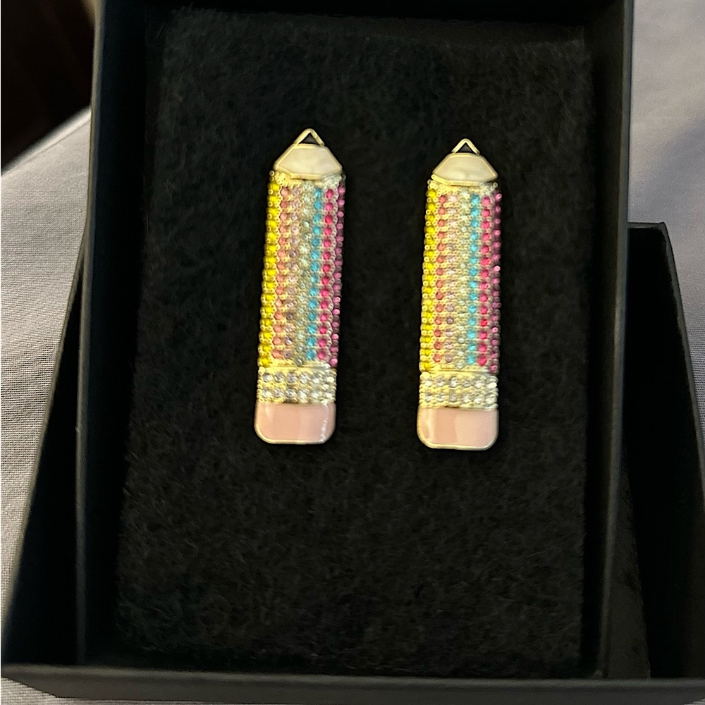 Baublebar Looking Sharp✏️✏️
Lead Pencil Earrings Back to School🍎